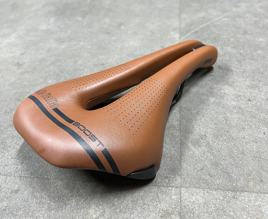 Selle Italia Novus Boost L Brown 255mm x 148mm